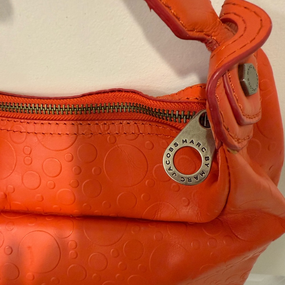 Rare Marc by Marc Jacobs Embossed Coral Leather Hobo Bag – High-Quality, Vintage - Picture 12 of 16